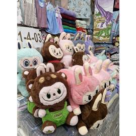 Мягкая игрушка Labubu с пледом