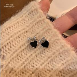 Серёжки чёрное сердчечко с бантиком
