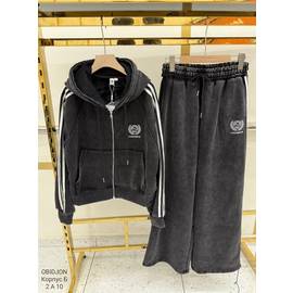 Костюм женский