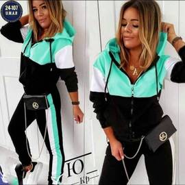 Костюм женский